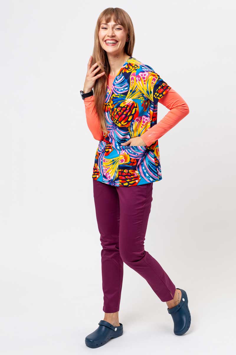 Women's Cherokee Prints V-neck scrub top Winging It-2