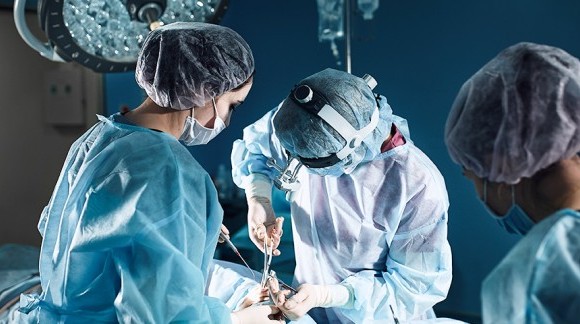 Profession: Surgeon. What does a surgeon do and how to become one?