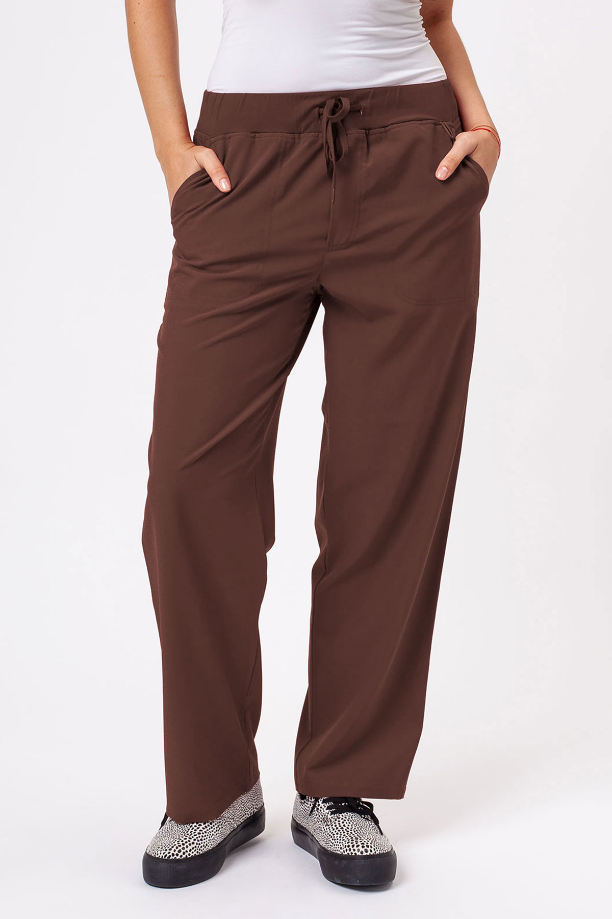 Women's Sunrise Move Zen scrub trousers coffe